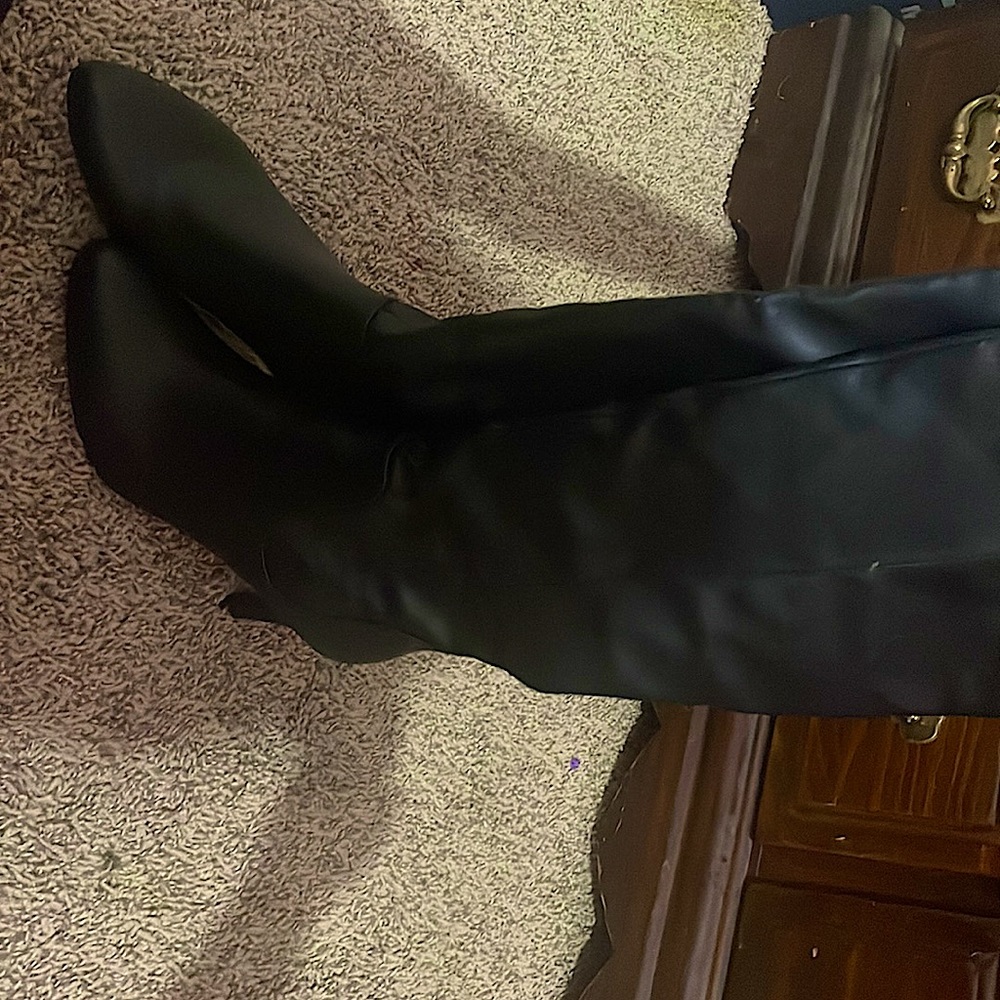 heeled black boot (worn once)